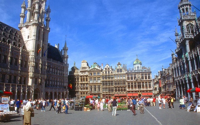 Lịch trình chi tiết khám phá thủ đô Brussels trong tour du lịch Bỉ